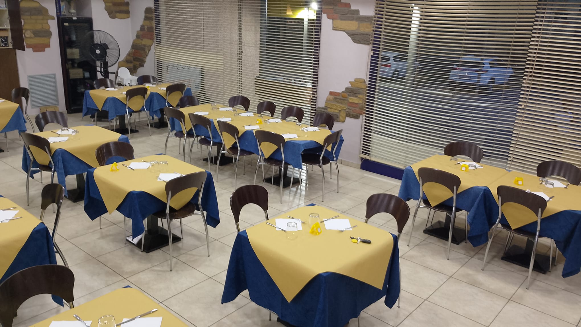 Sala Ristorante Tavoli